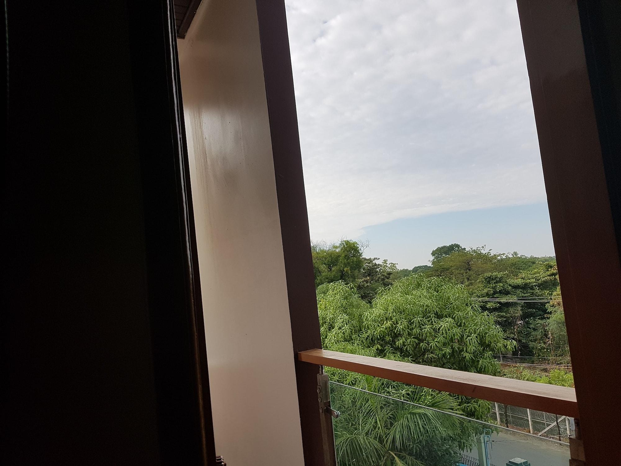 Hotel Yadanar Oo Мандалей Екстериор снимка
