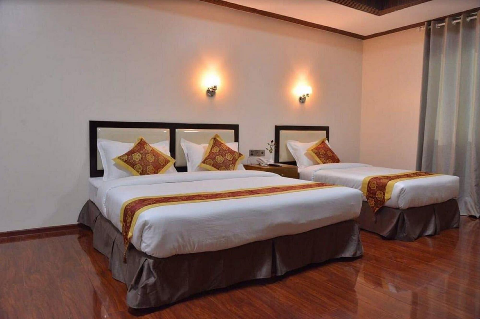 Hotel Yadanar Oo Мандалей Екстериор снимка