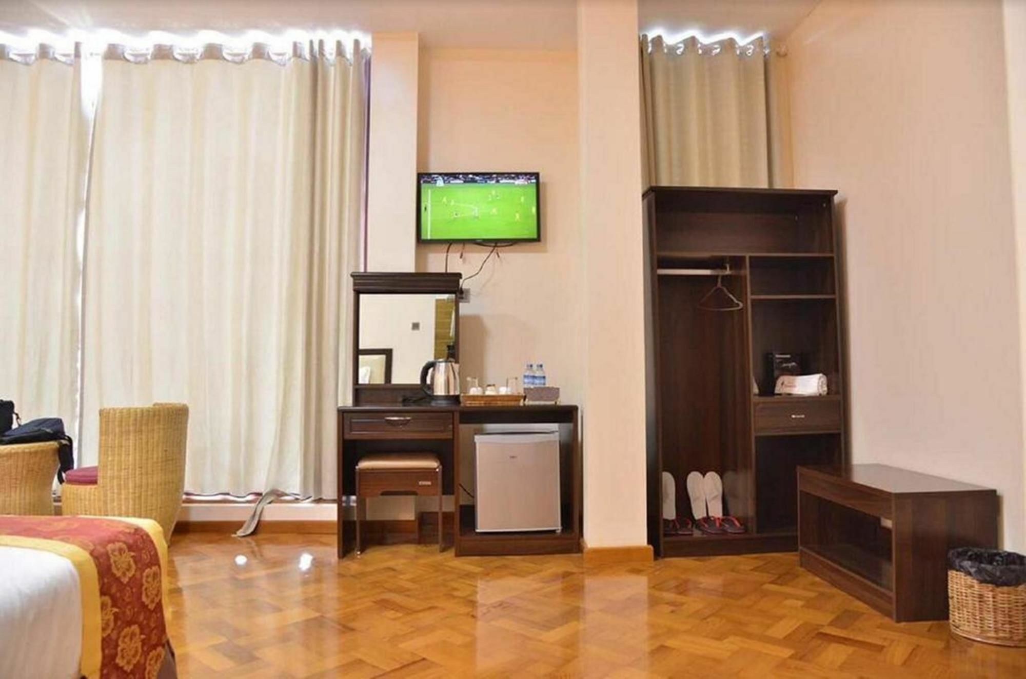 Hotel Yadanar Oo Мандалей Екстериор снимка