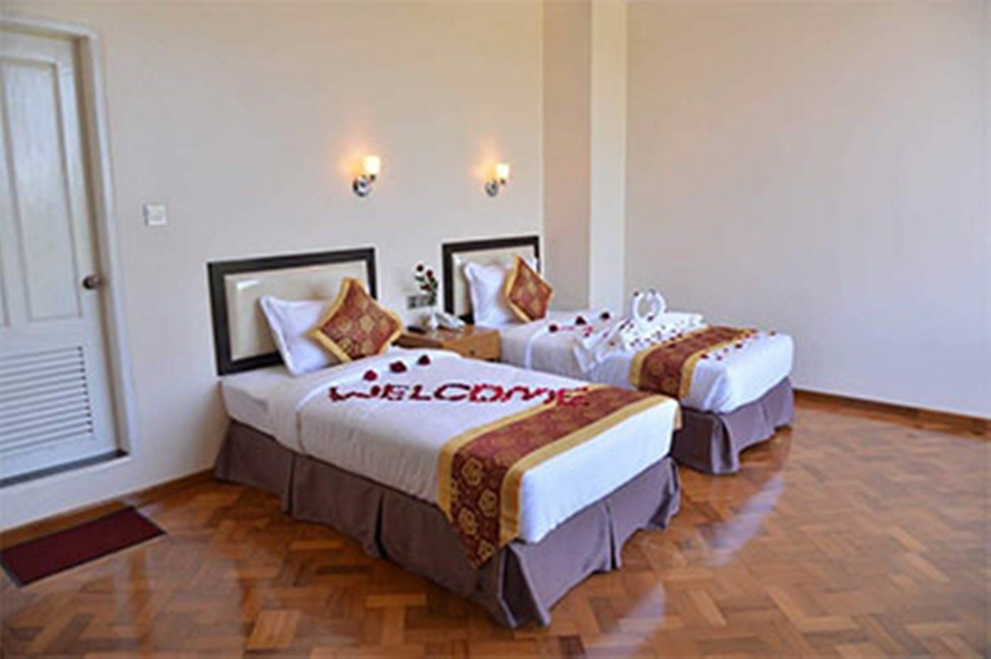 Hotel Yadanar Oo Мандалей Екстериор снимка